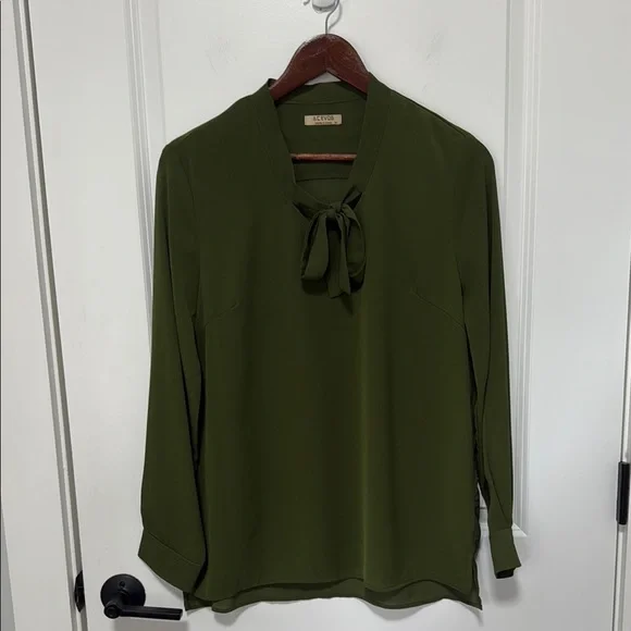 ACEVOG Women’s Long Sleeve Army Green Blouse with Bow size Medium - Picture 1 of 4